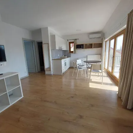 Apartment Familia Apartmanhaz