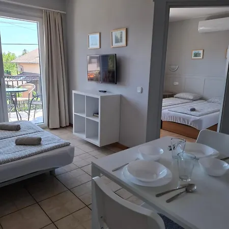 Familia Apartmanhaz