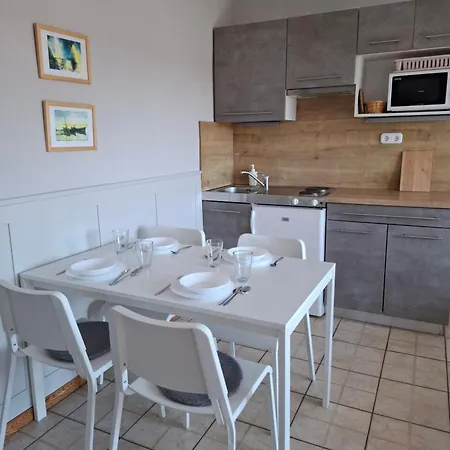 דירה Familia Apartmanhaz *