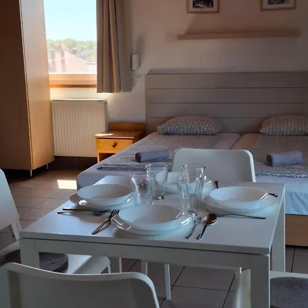 Familia Apartmanhaz קסזטלי