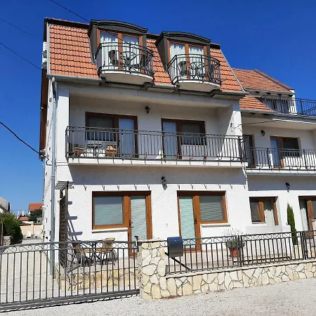 Familia Apartmanhaz * Keszthely