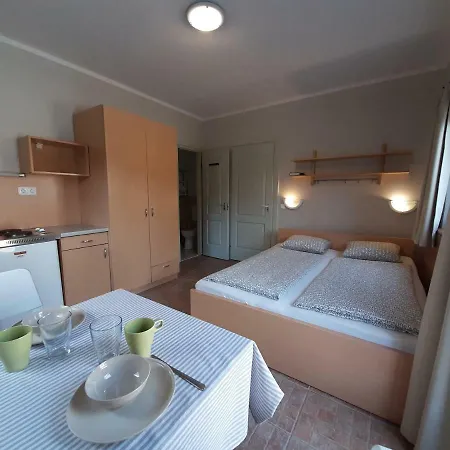 Familia Apartmanhaz