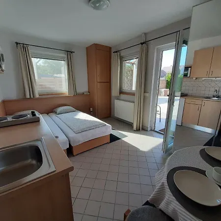 Familia Apartmanhaz