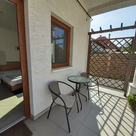 Familia Apartmanhaz דירה *