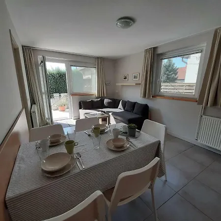 Familia Apartmanhaz דירה