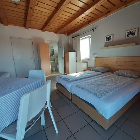 Apartment Familia Apartmanhaz