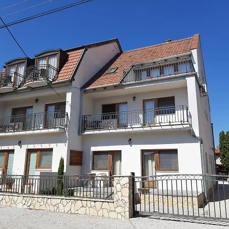 Familia Apartmanhaz